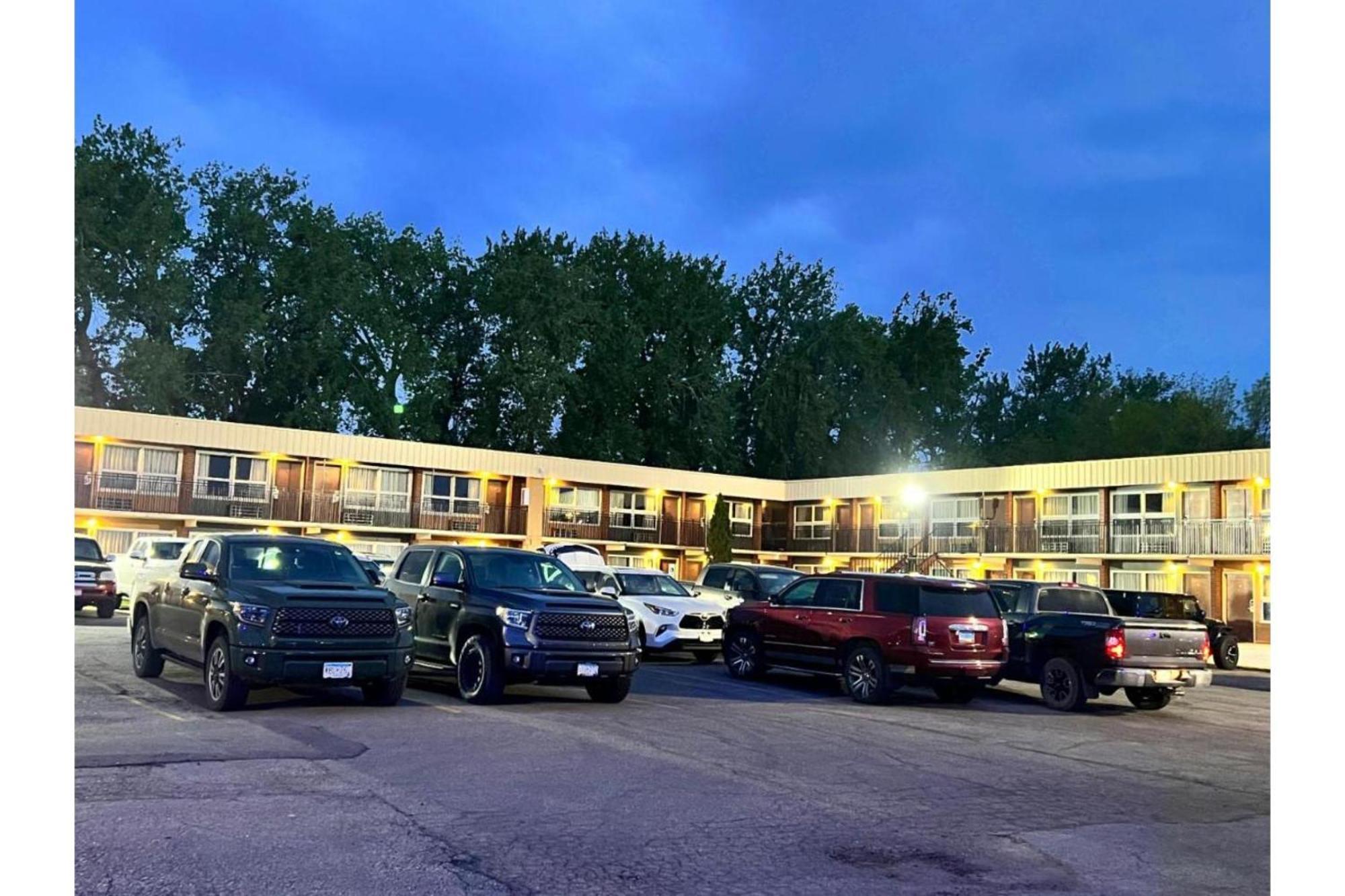 Devils Lake Inn By Oyo Near Devils Lake Regional Airport Екстер'єр фото