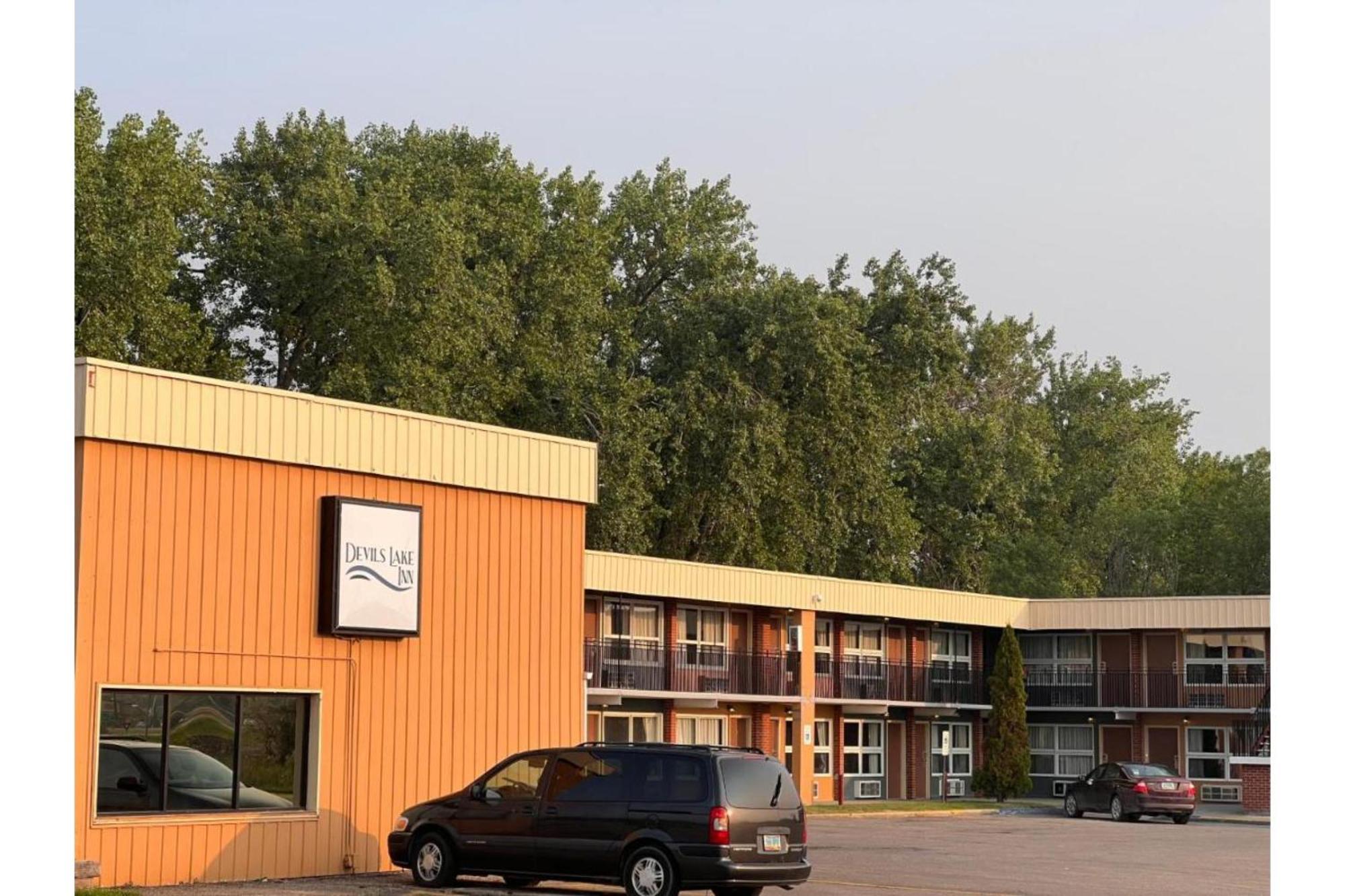 Devils Lake Inn By Oyo Near Devils Lake Regional Airport Екстер'єр фото