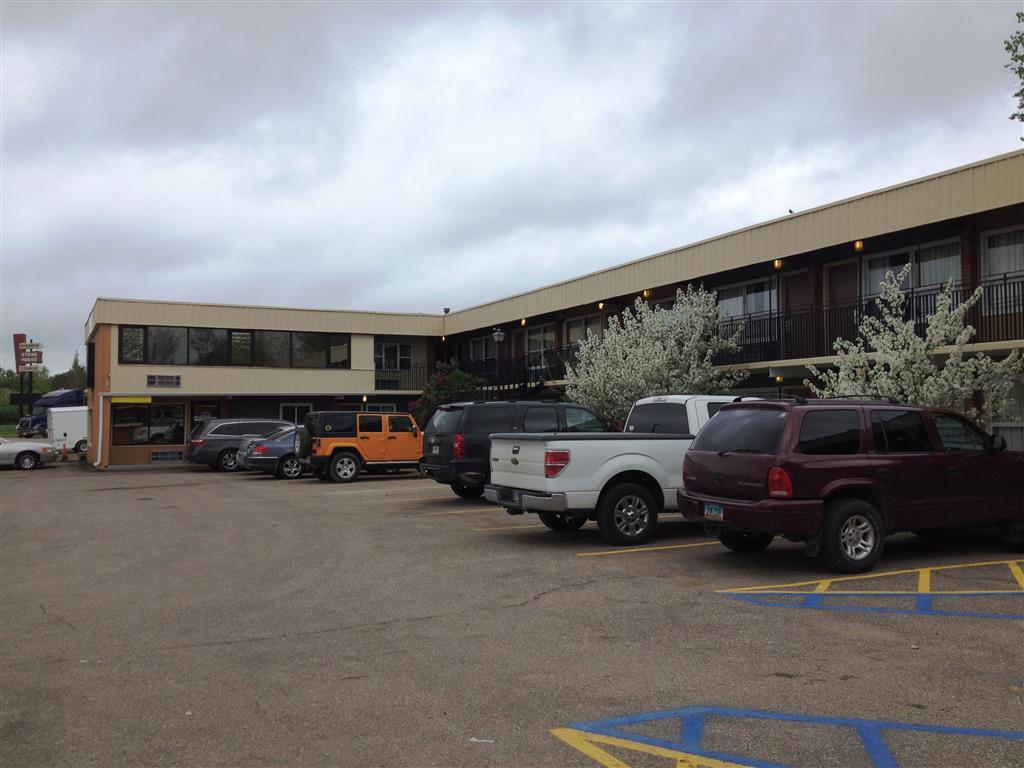 Devils Lake Inn By Oyo Near Devils Lake Regional Airport Екстер'єр фото