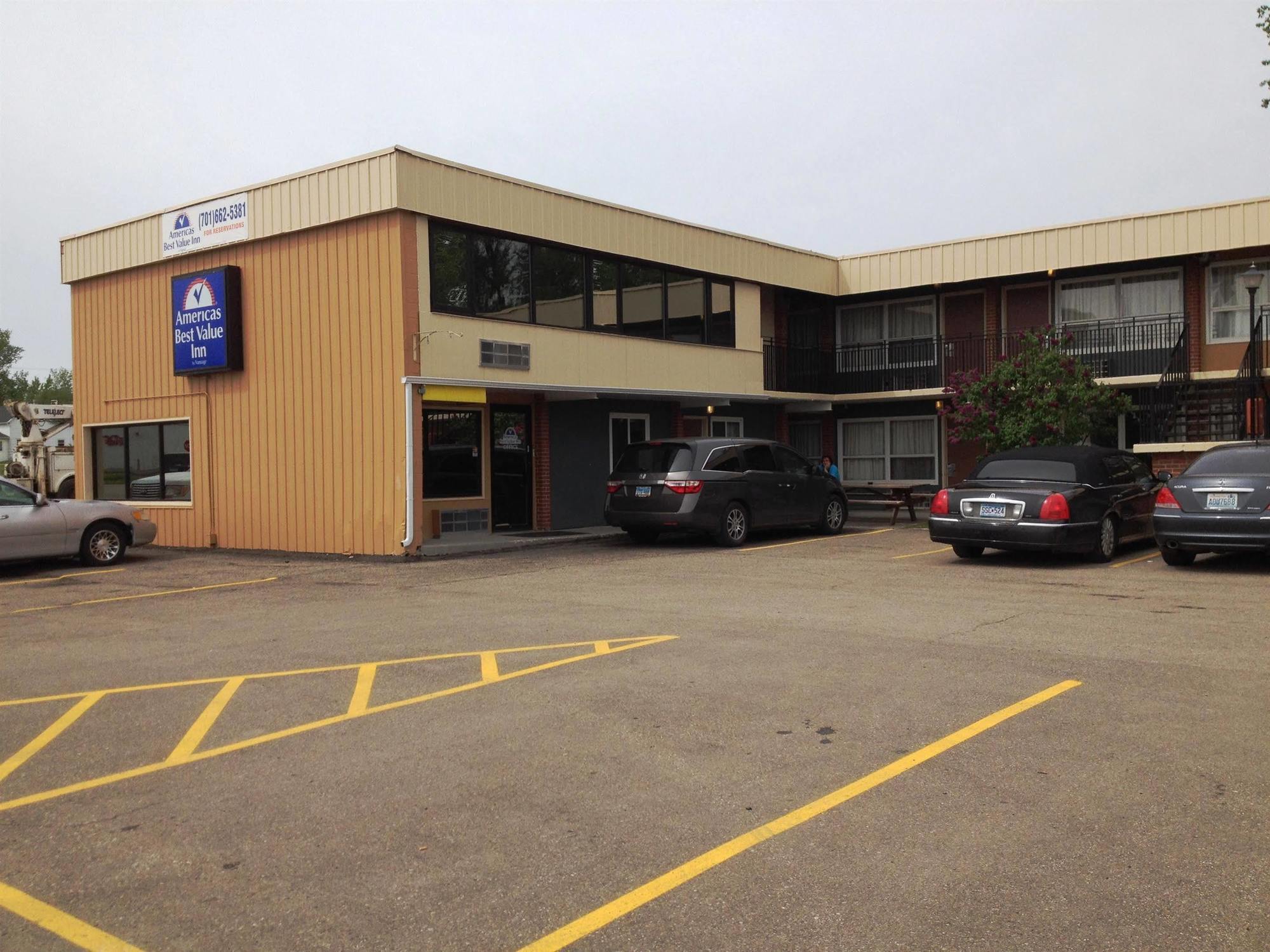 Devils Lake Inn By Oyo Near Devils Lake Regional Airport Екстер'єр фото