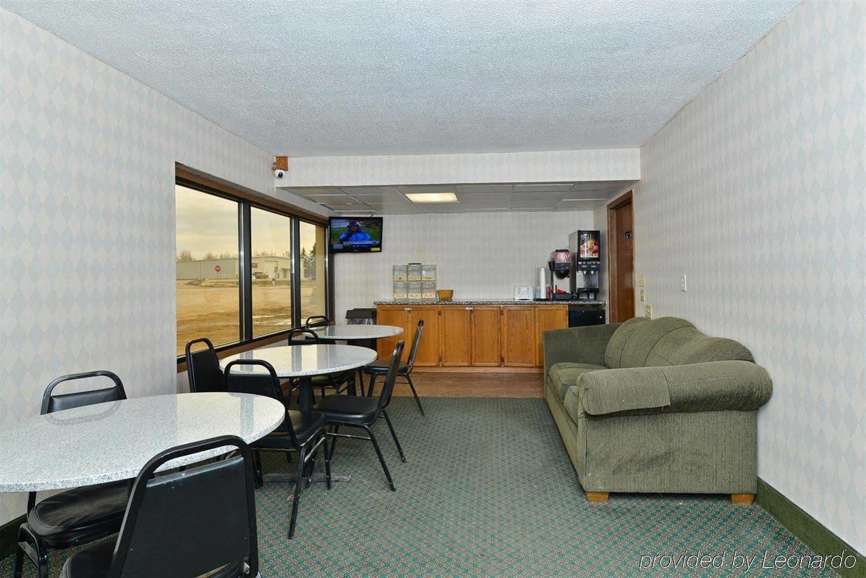 Devils Lake Inn By Oyo Near Devils Lake Regional Airport Екстер'єр фото