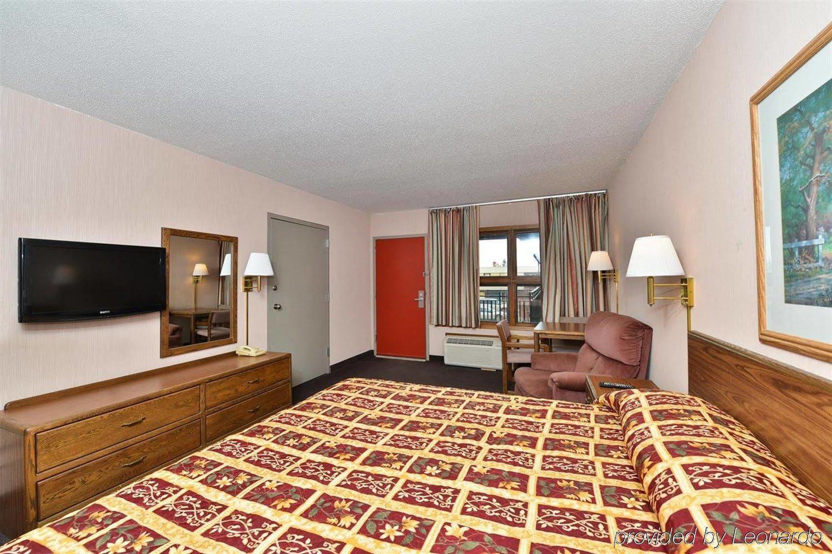 Devils Lake Inn By Oyo Near Devils Lake Regional Airport Екстер'єр фото